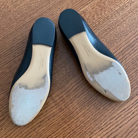 Ferragamo Black Flats - Picture 2 of 3